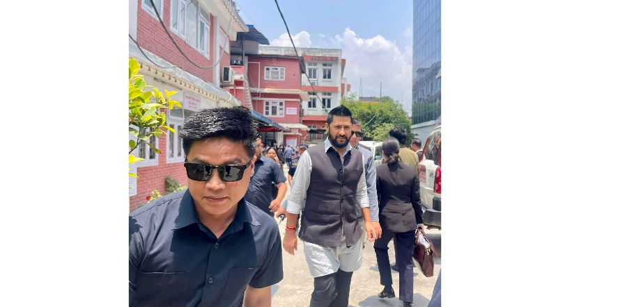 तारेख बुझ्न काठमाडौँ जिल्ला अदालत पुगे रवि लामिछाने