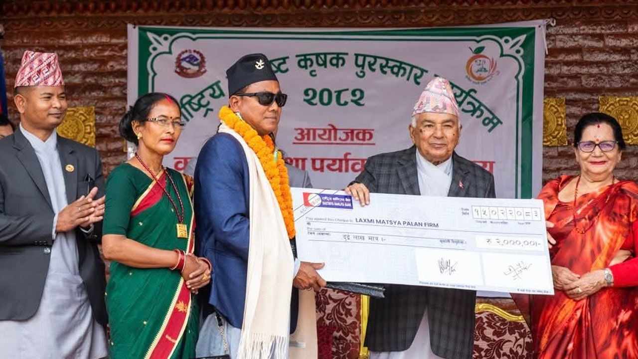 विदेशबाट फर्किपछि विजयकुमार बने उत्कृष्ट कृषक
