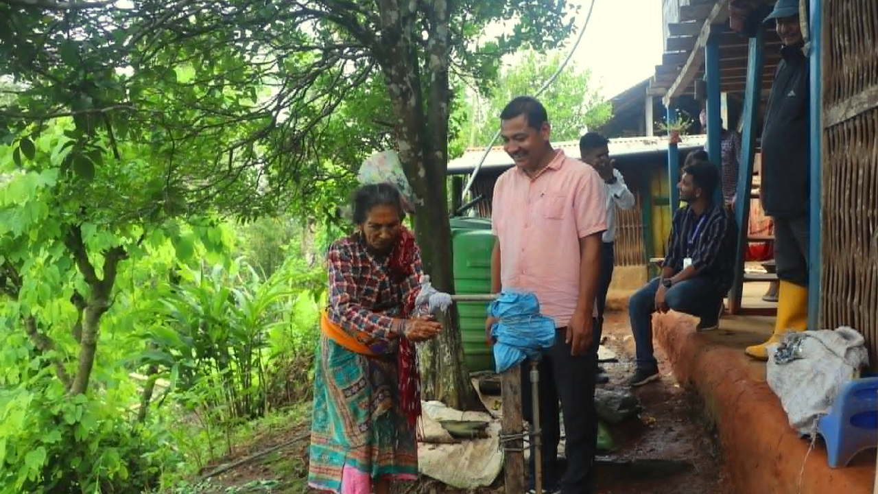 षडानन्दमा ‘एक घर एक धारा’ को पहुँच