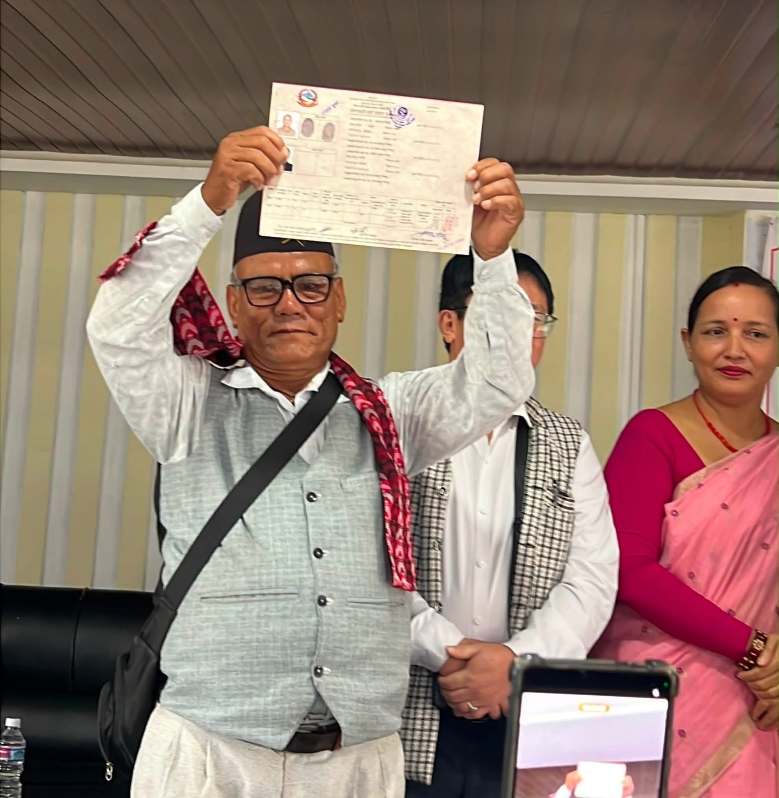 झापाको अर्जुनधारामा लालपुर्जा वितरण, १८ परिवार बने जग्गाधनी