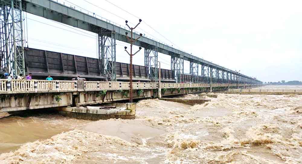 बाढीको जोखिम बढे कोशी ब्यारेजका ढोका खोलिने