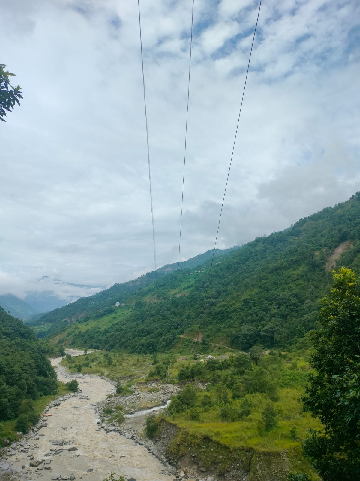 बाढीका कारण विद्युत् अवरुद्ध भएको रसुवाका विभिन्न क्षेत्रमा विद्युत् सेवा पुनः सञ्चालन