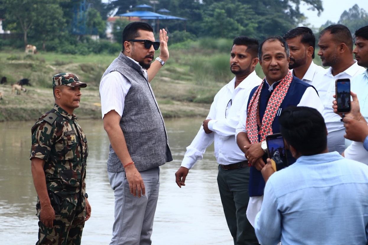 बाढी नियन्त्रण र सिँचाइ विकासमा जोड दिँदै , निरीक्षणमा ऊर्जामन्त्री श्रेष्ठ